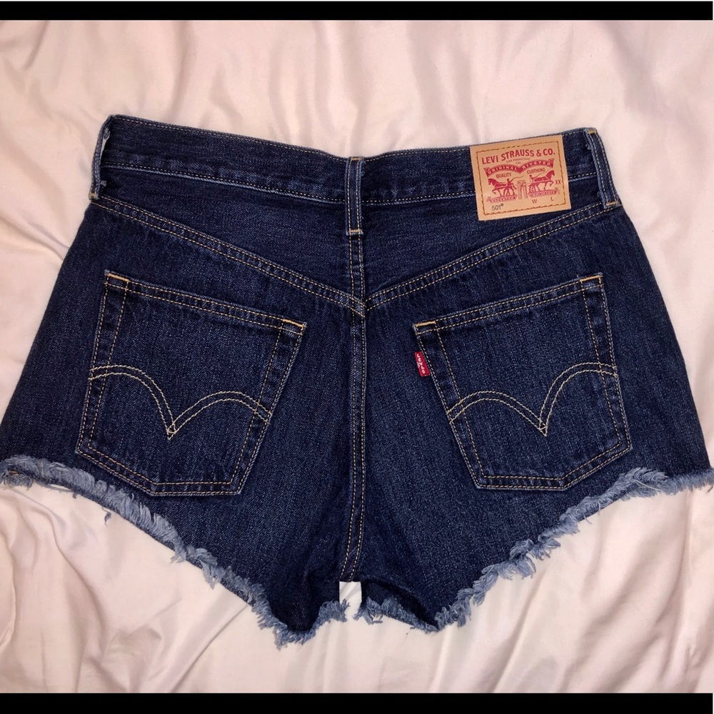 Levi’s 501 button fly shorts size 27